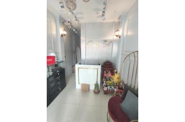 Bán nhà mặt phố, đắc địa, gần công viên Thống Nhất vỉa hè rộng, trung tâm Hà Nội, 6.68 tỷ